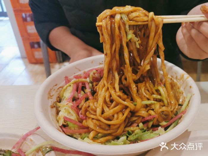 黑八私房老北京炸酱面图片