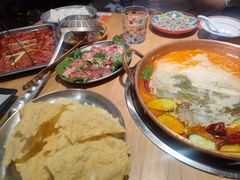 -洱火云南酸菜牛肉火锅(石景山当代商城店)