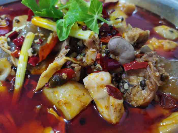 鑫源芋儿兔-"店铺位于海椒市街十字路口不远 门口搭了棚.