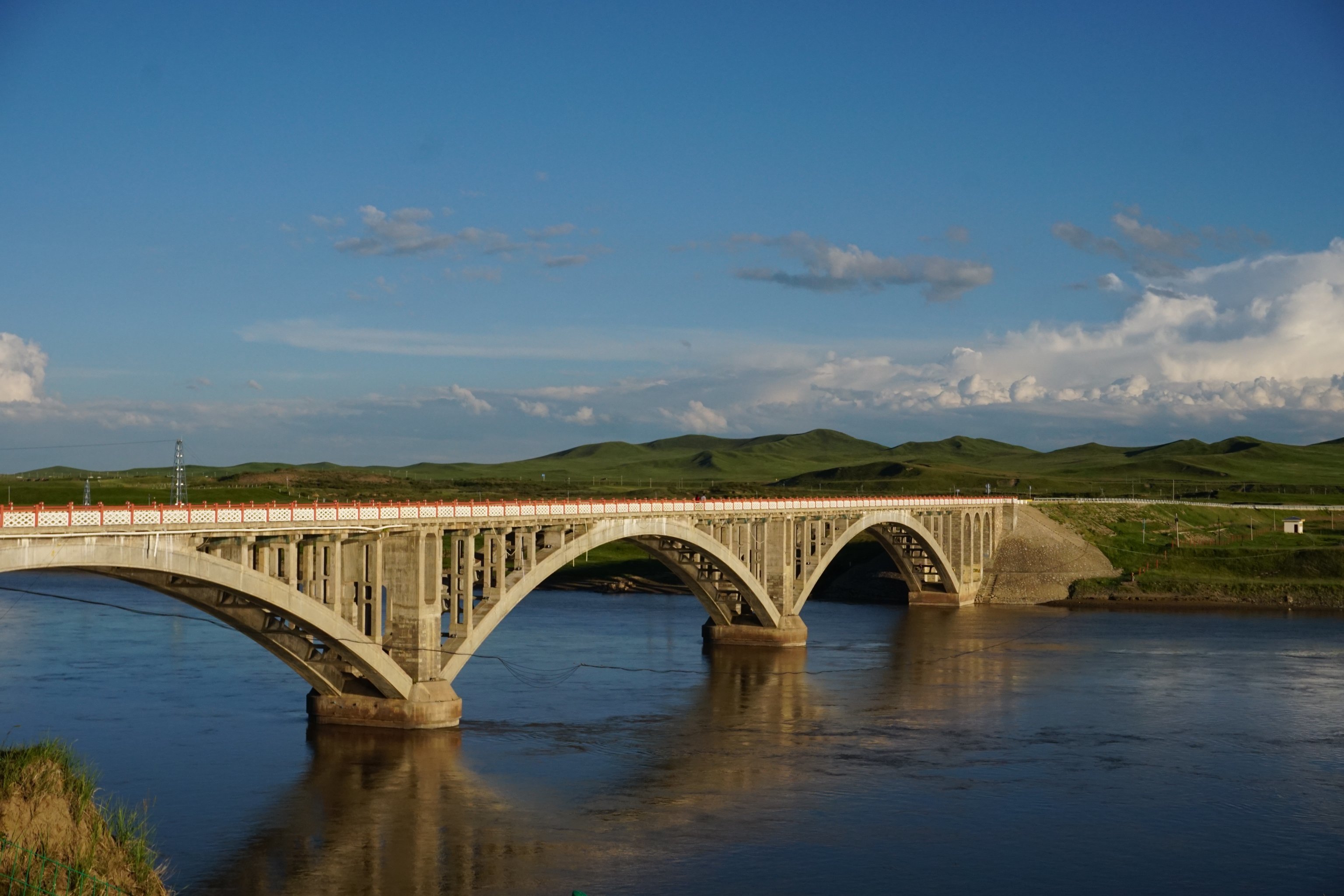 天下黄河第一弯,位于甘肃玛曲,离玛曲县城