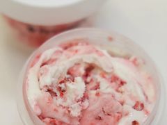 草莓酸奶冰淇淋-法桐蛋糕·手作面包(万象城店)