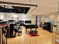 -柏斯音乐艺术中心·钢琴·吉他(上音店)