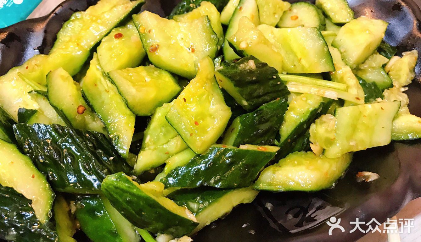 夏日初尝砂锅烤串，秘制烤鸡腿肉果然甜美配酒