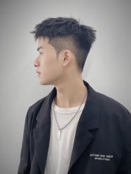 -一家只做男发烫染的店