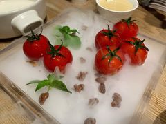 番茄脆菇沙拉-小大董·烤鸭(凤凰汇店)