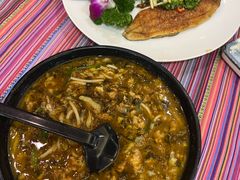 -香巴拉云南餐厅(华莱坞店)