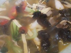 -老子山小鱼锅贴·龙虾馆