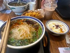 -云阿蛮云南生烫牛肉米线(奉贤路店)