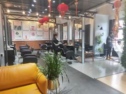 -FRIDAY星期五专业美发沙龙