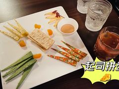 -毛毛虫酒吧