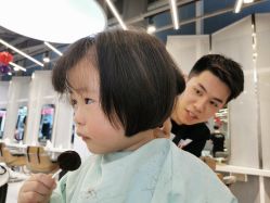 -PE SALON 