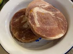 秘制猪颈肉-马路牙子烧烤音乐酒馆(望京店)