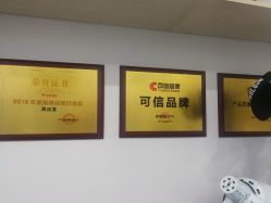 -黑奥秘脱发白发中心