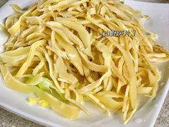 -墨脱石锅椰子鸡•香草鸭•东山羊(大东海店)