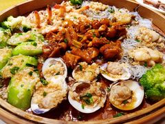 特色筲箕走地鸡海鲜大拼盘-百年恒益烧腊海鲜酒家·非遗传承(广州黄埔店)