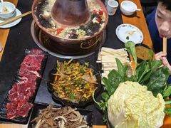 -果松木炭酸菜铜火锅·外婆参鸡汤