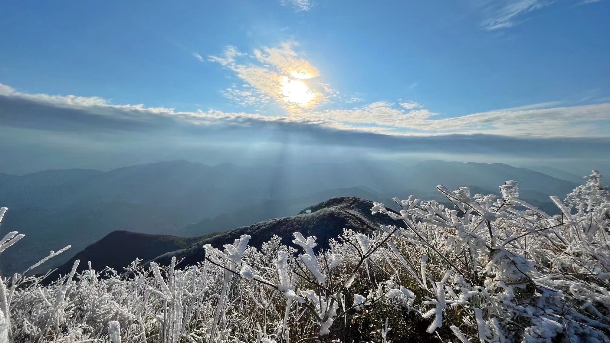 美丽山峰图片