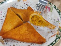 咖喱吞拿鱼角-喜莲咖啡