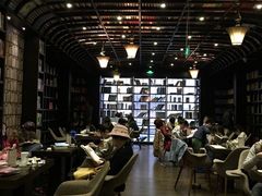 -钟书阁(松江泰晤士小镇店)