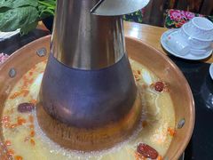 -果松木炭酸菜铜火锅·外婆参鸡汤