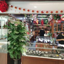 -灵彩珠宝(朗香街店)