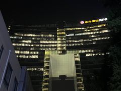 -汉庭优佳(上海娄山关路地铁站店)