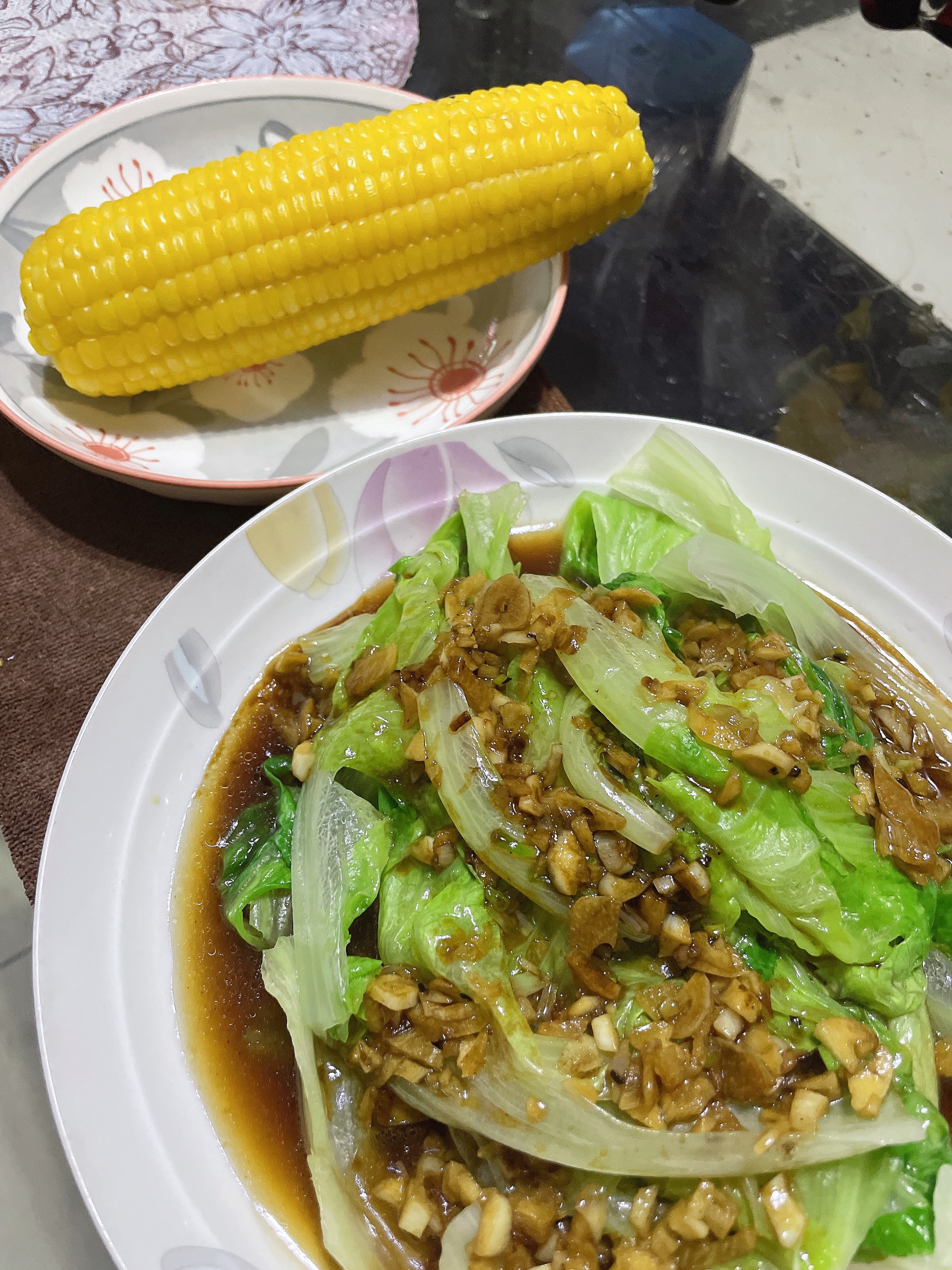 蒜蓉生菜菜谱（蒜蓉生菜家常做法大全） 蒜蓉生菜菜谱（蒜蓉生菜家常做法大全）《蒜蓉生菜的做法大全窍门》 菜谱资讯