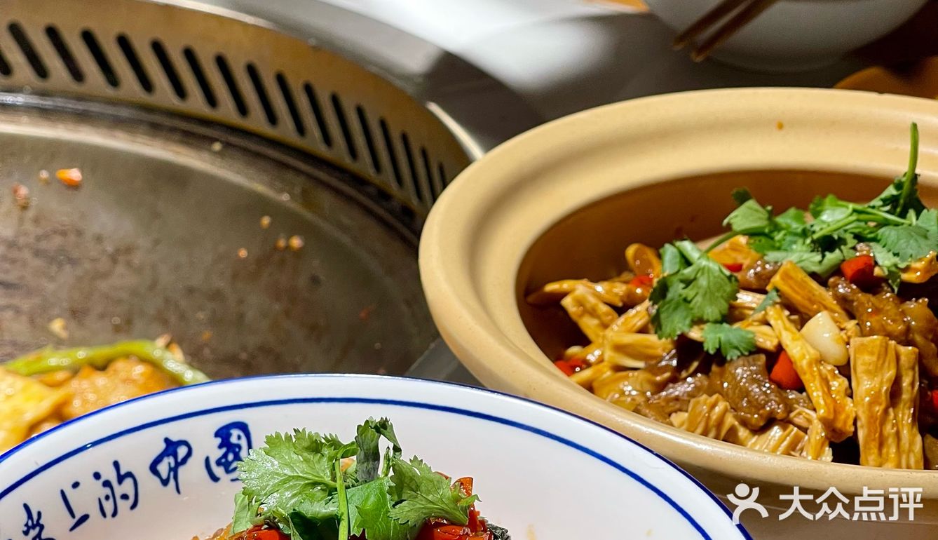 这家柴火鸡给人香迷糊了！锅气满满！