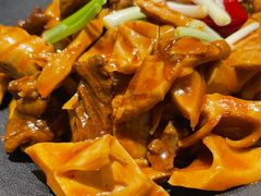 春笋焖牛肉香锅-香融府·烤鸭·家常菜(花乡奥莱店)