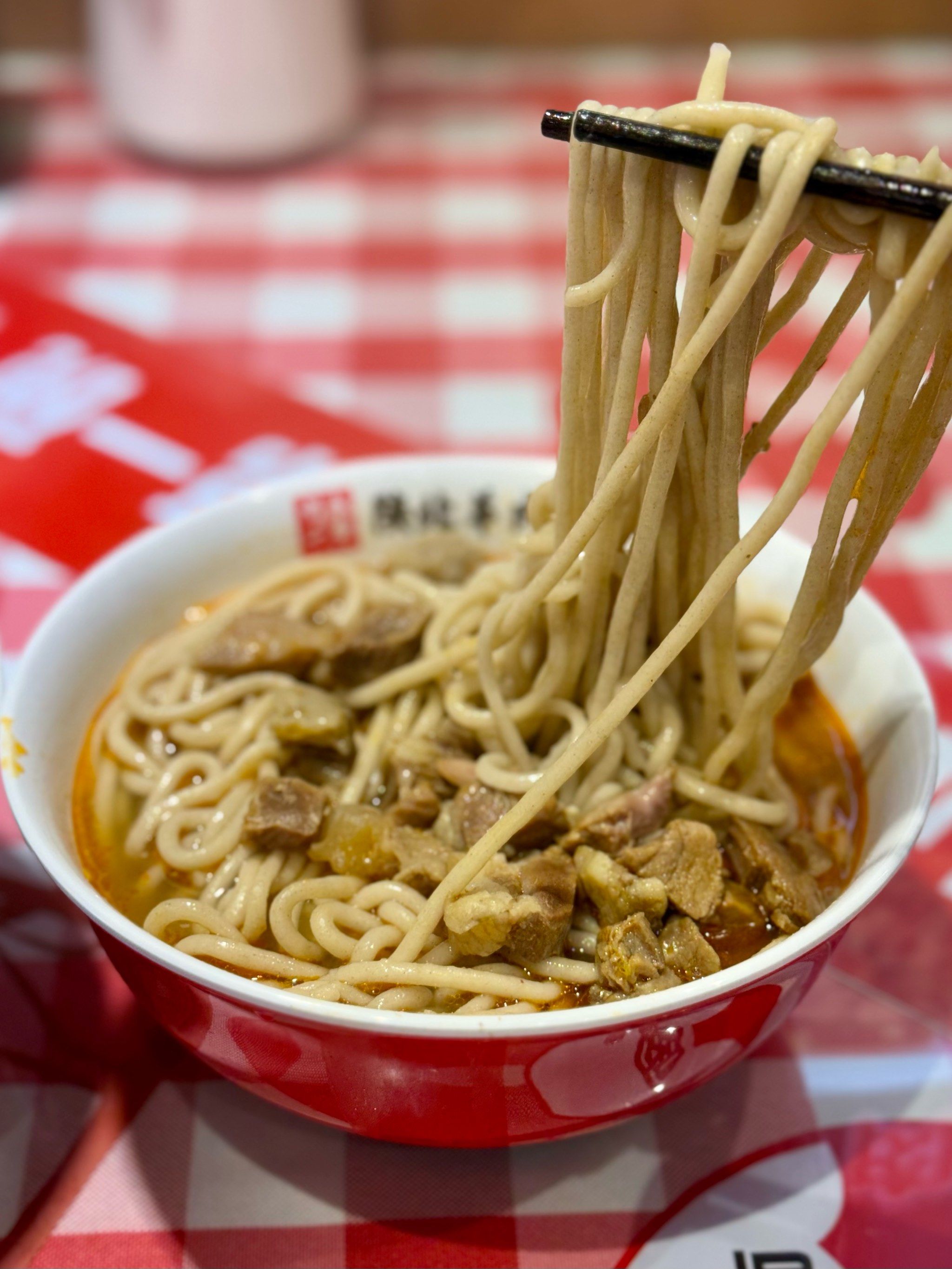 小寨的这家西安限定的陕北羊肉饸饹面味道真的超级棒,是非常正宗的