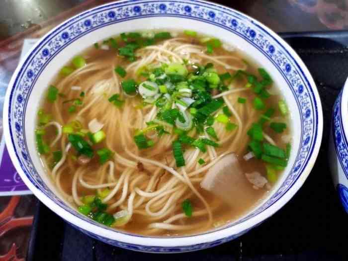 三江源拉面(人民路店)-"和同事一起路过吃个便饭在宁大附属医院对.