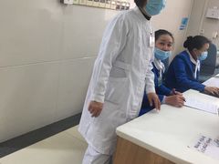 穿白大褂的，带口罩的护士，态度语气不好-广州市番禺中心医院(主院区)