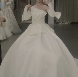 -艾米丽婚纱礼服