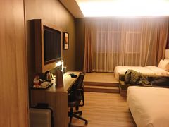 -西安大雁塔科技大学地铁站亚朵酒店