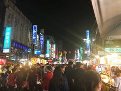 -六合夜市
