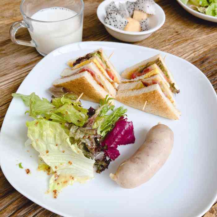 山也白盒子民宿-"酒店地址在南山,要开一条蜿蜒曲折的小路～.