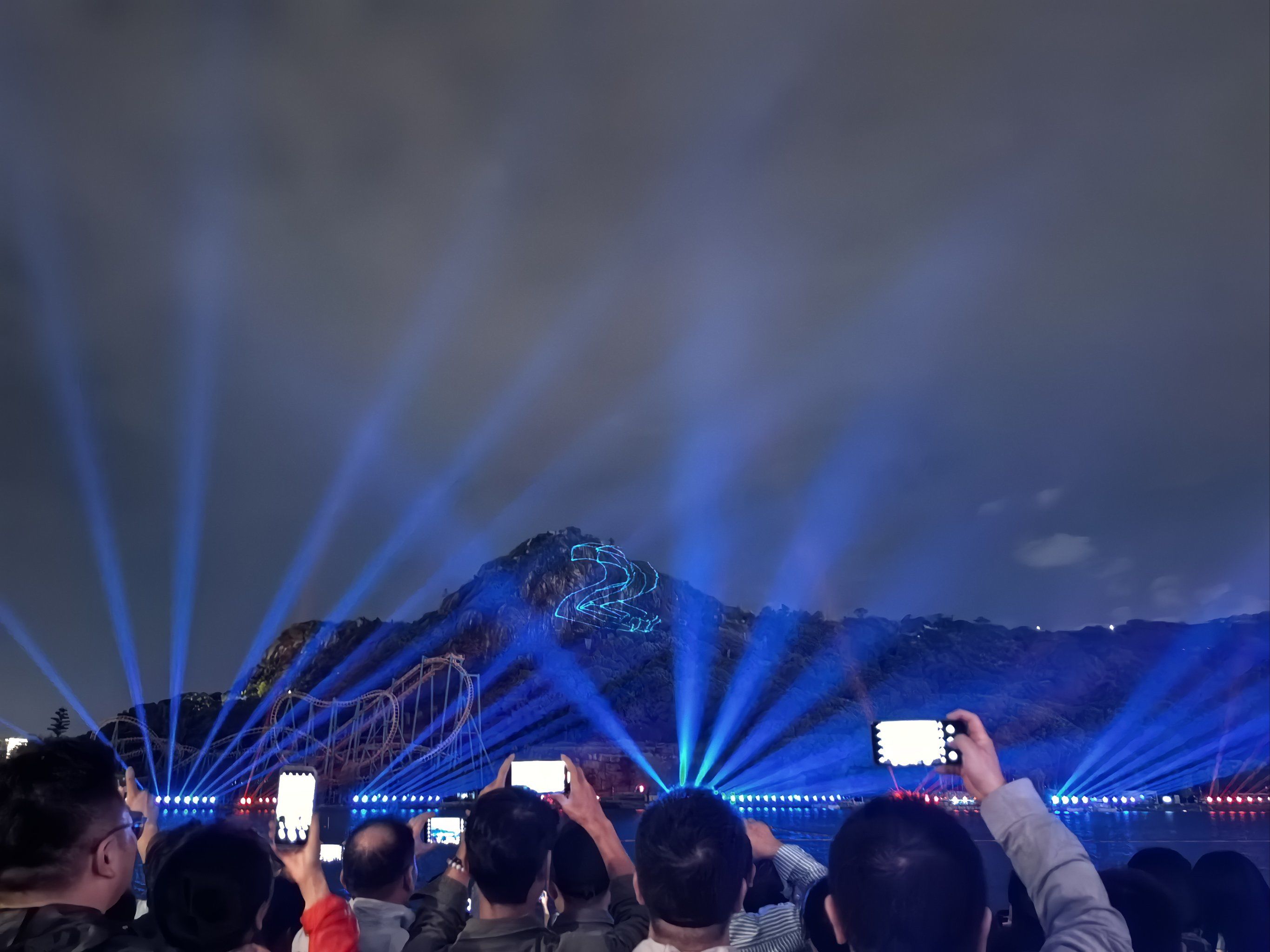 狮山市集国庆山体灯光秀