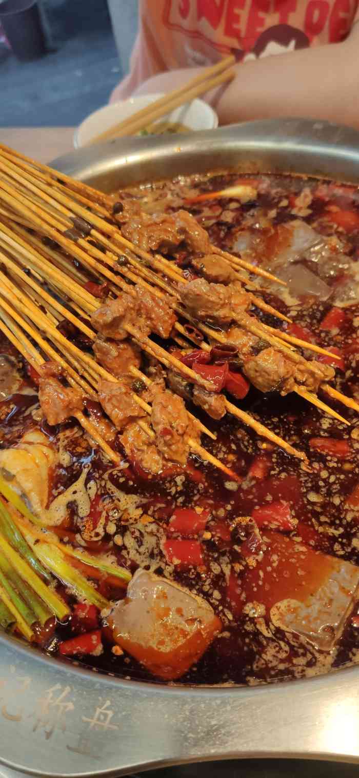 看着那么多人在排队有一天和老婆一起去吃了一次实在