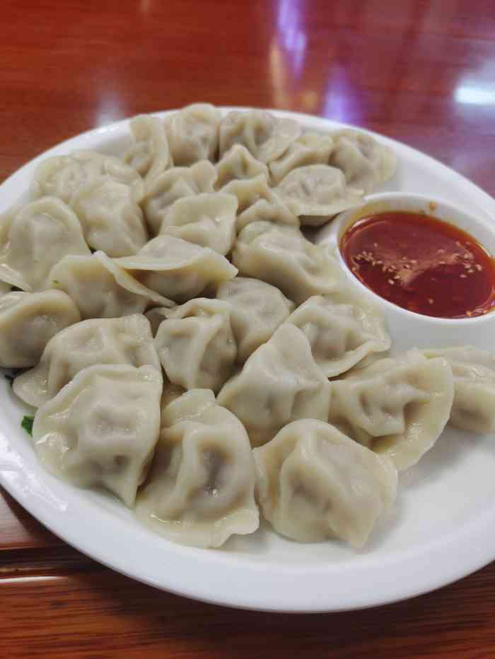 口味:点了个牛肉炒面,点了份牛肉干饺.