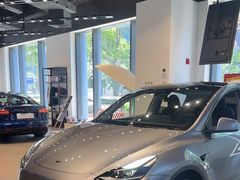 -TESLA 特斯拉(上海太古汇体验店)