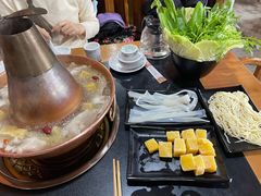 -果松木炭酸菜铜火锅·外婆参鸡汤