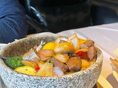 双菇洋葱牛肉粒石锅饭-西海岸·牛扒西厨(霞山总店)