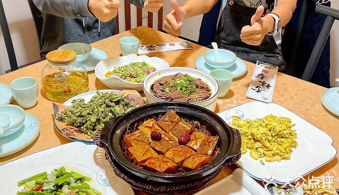 邯郸是真颠儿啊！！！吃个饭还带把脉……绝了！
