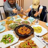 邯郸是真颠儿啊！！！吃个饭还带把脉……绝了！