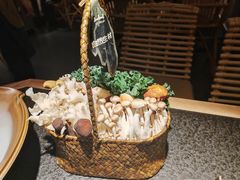 -三出山火锅(南京万象天地店)