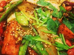 -愉肴麻辣香锅(中山路店)