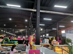 -嘿哟动霸CHUA·新潮玩运动娱乐中心·蹦床滑冰团建乐园