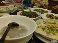 中间&nbsp;肉酸蒸茄子&nbsp;&nbsp;左&nbsp;芡实煲&nbsp;差!-金騰閣·经典粤菜(汾江中路店)