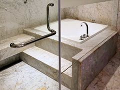 -上海虹桥西郊假日酒店