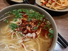 -亮亮面馆(经六路店)